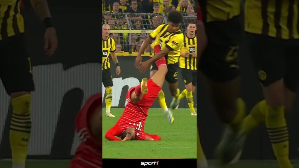 Ist das eine klare Tätlichkeit? 😳 #shorts#bundesliga#fcbayern#borussiadortmund