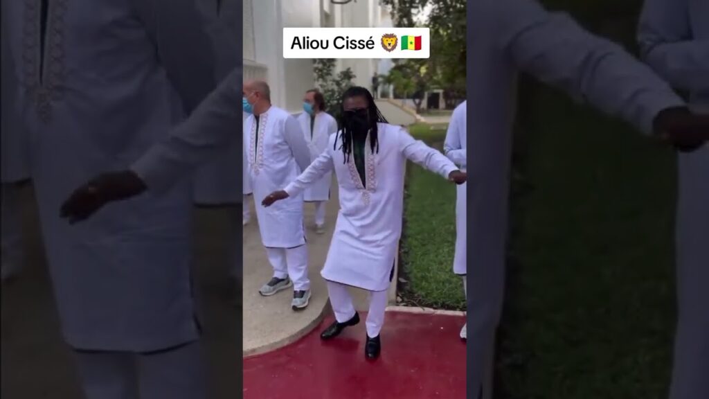 Aliou Cissé, la danse traditionnelle après un succès des Lions du Sénégal (Rétro)