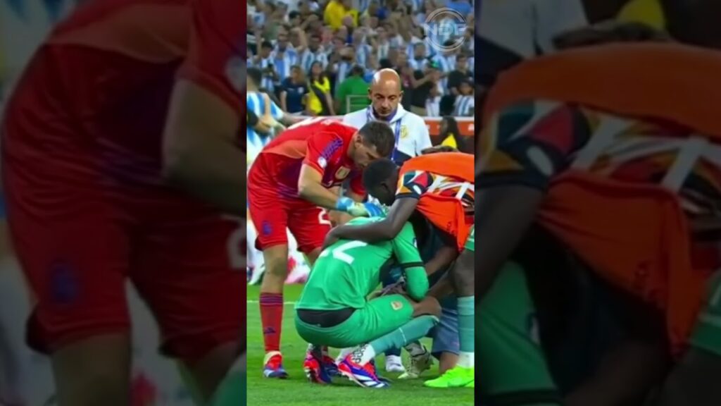 El gran gesto del Dibu Martinez que fue abrazar al arquero de Ecuador Alexander Dominguez