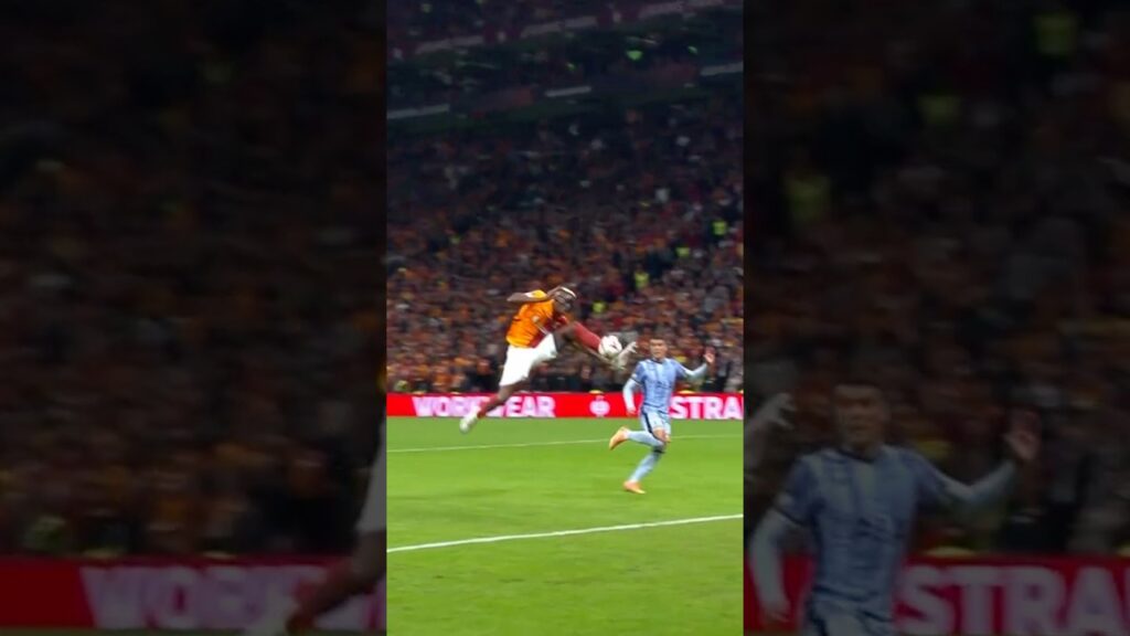 A smart Osimhen finish! 😏