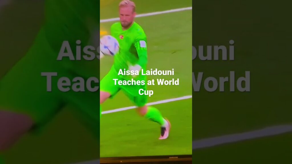 Tunisia vs Denmark Aissa between legs show