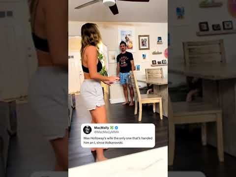 Wait for the real jump scare 😂 (via @Max Holloway, h/t @MacMallyMMA/TT) #shorts