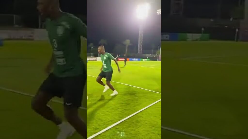 لاعبين المنتخب السعودي في التدريبات 💚#الهلال