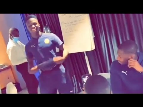 Bamba Dieng en Mode Danse bizutage des lions de la teranga