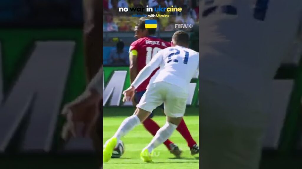 🇺🇦 DANCEFLOOR MOVES IN THE MIDFIELD FROM BRYAN RUIZ 😎 #nowarinukraine 🇺🇦 #shorts #youtubeshorts #fy