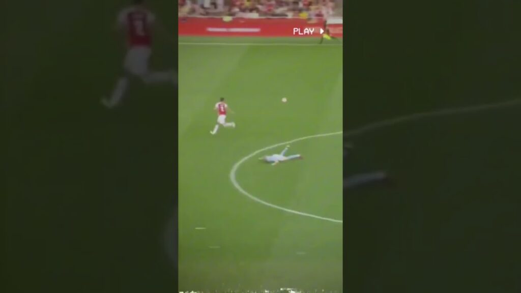 Cristian Romero better than William Saliba!🤯. Watch this