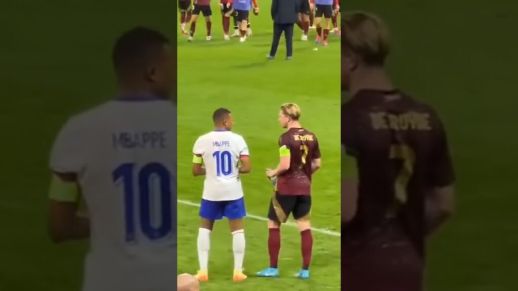 Kylian Mbappé  showing respect to Kevin De Bruyne  🤝 #football #francefootball #shorts #ligue #yt