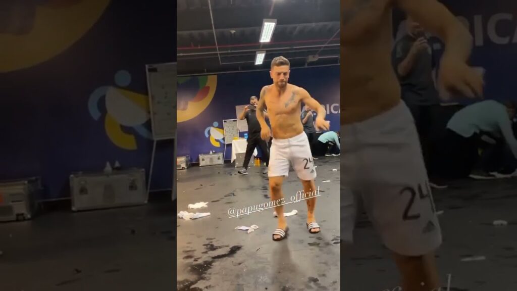 Emi Martinez and Papu Gomez getting down after Argentina’s win 🤣