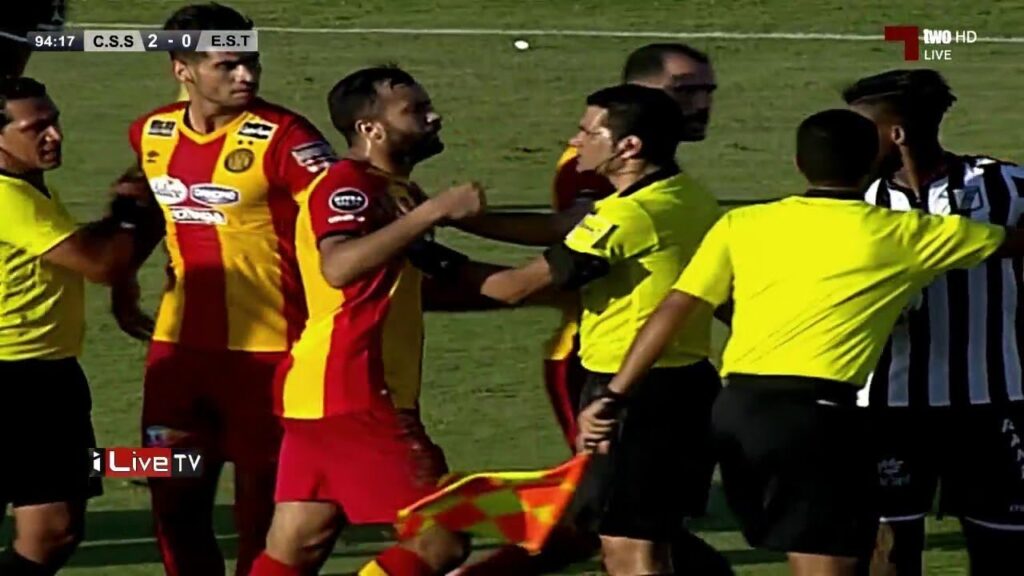 محمد علي منصر يتسبب في شجار مع نهاية مباراة الصفاقسي و الترجي-YOUTUBE 2018