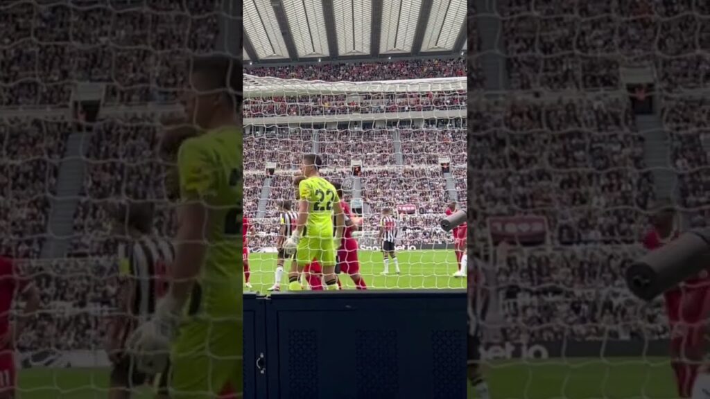 Nick pope at corner. Nufc v Liverpool. 27.8.23