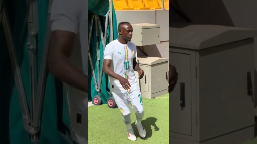 Sadio Mané & Pape Guèye avec le nouveau maillot de l'équipe nationale du Sénégal #football #shorts