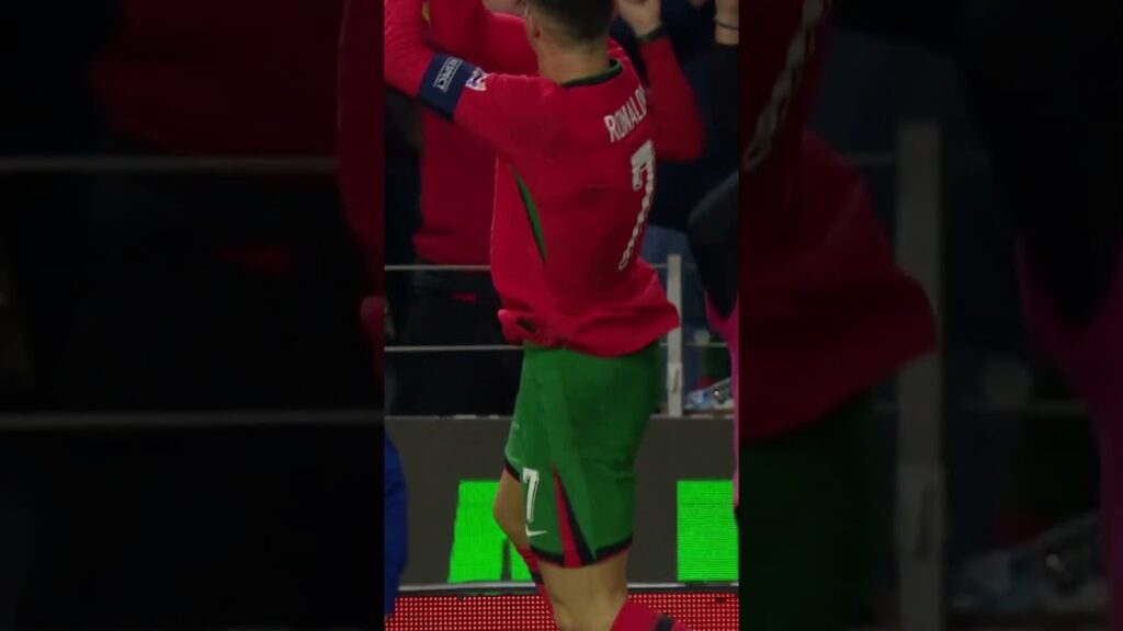 Ronaldo scores another bicycle kick! 🚲