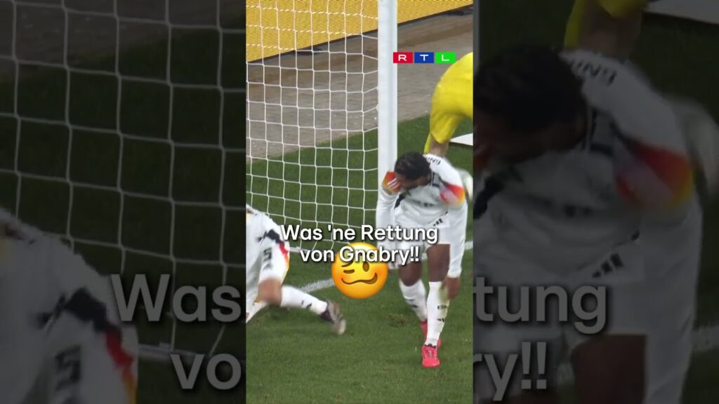 Gnabry rettet auf der Linie, nur leider auf der falschen Seite..