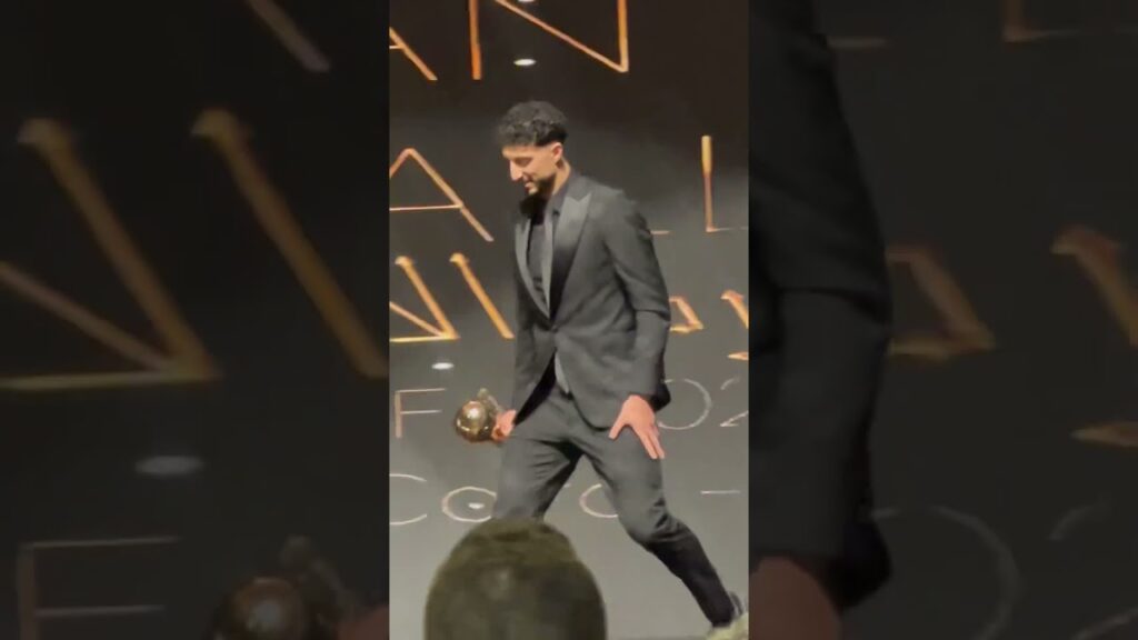 شاهد ماذا قال وسام ابو علي بعد فوزه بجائزة افضل مهاجم في مصر