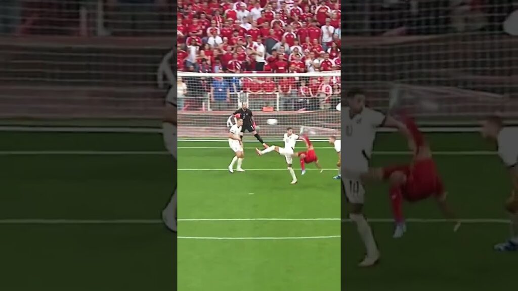 سرعة يوسف بولسن ودقته في الملعب لا مثيل لهما!‏Yussuf Poulsen's speed on the field are unmatched!