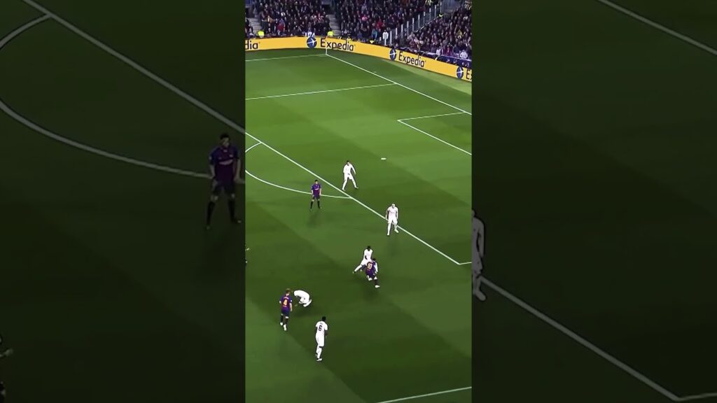 Messi nutmegs 😍