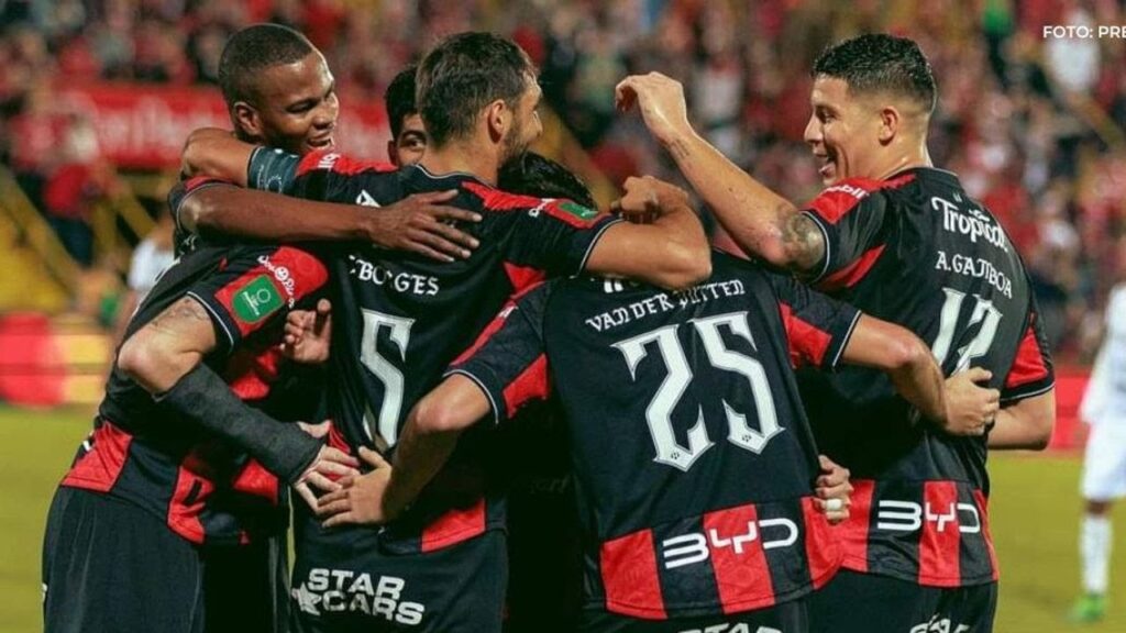 Liga Deportiva Alajuelense a la final 😎 || HFC - En Vivo || EP32SO04