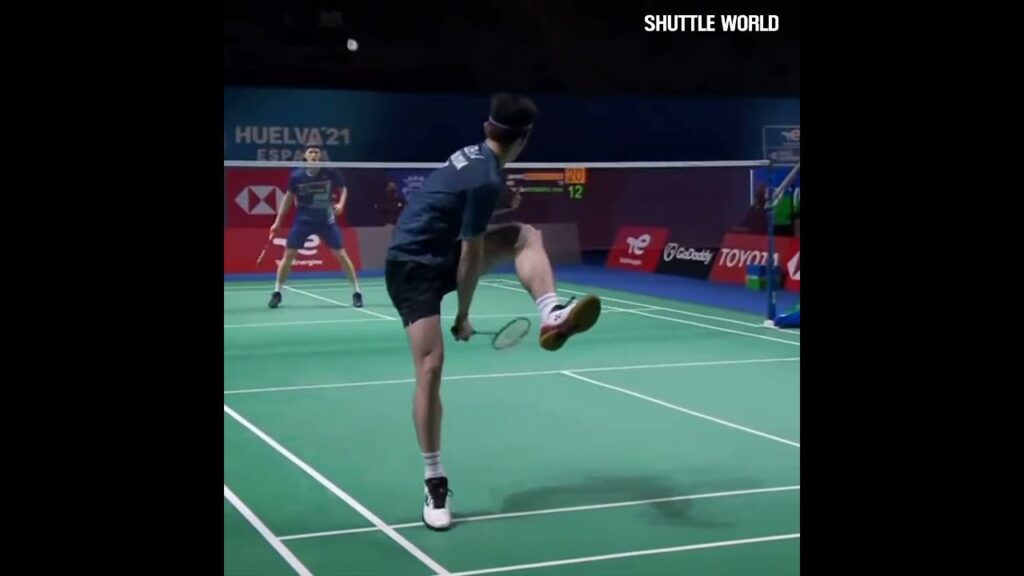 LEE Zii Jia and LEE Chong Wei are using same TrickShot _ Watch and Enjoy Guys _ @ShuttleWorld
