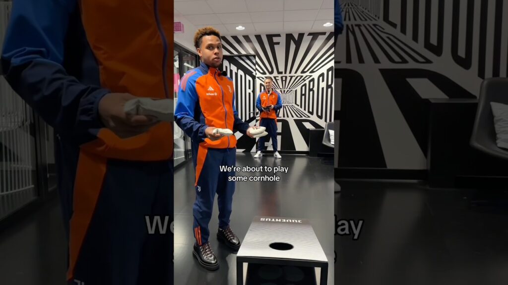 Cornhole Challenge | McKennie 🆚 Koopmeiners ⛳️🔥 #thanksgiving #juventus #challenge