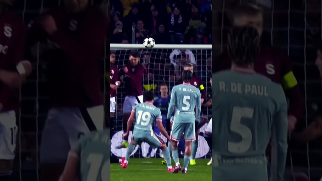 Majestic Alvarez free-kick! 😍