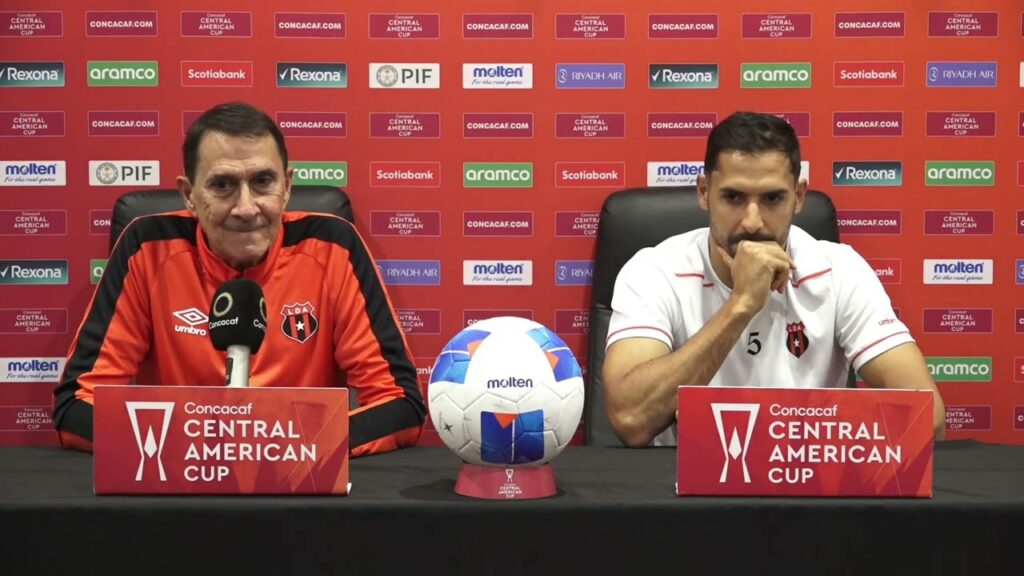 Conferencia de Alexandre Guimarães y Celso Borges previo a la final de ida ante Real Estelí