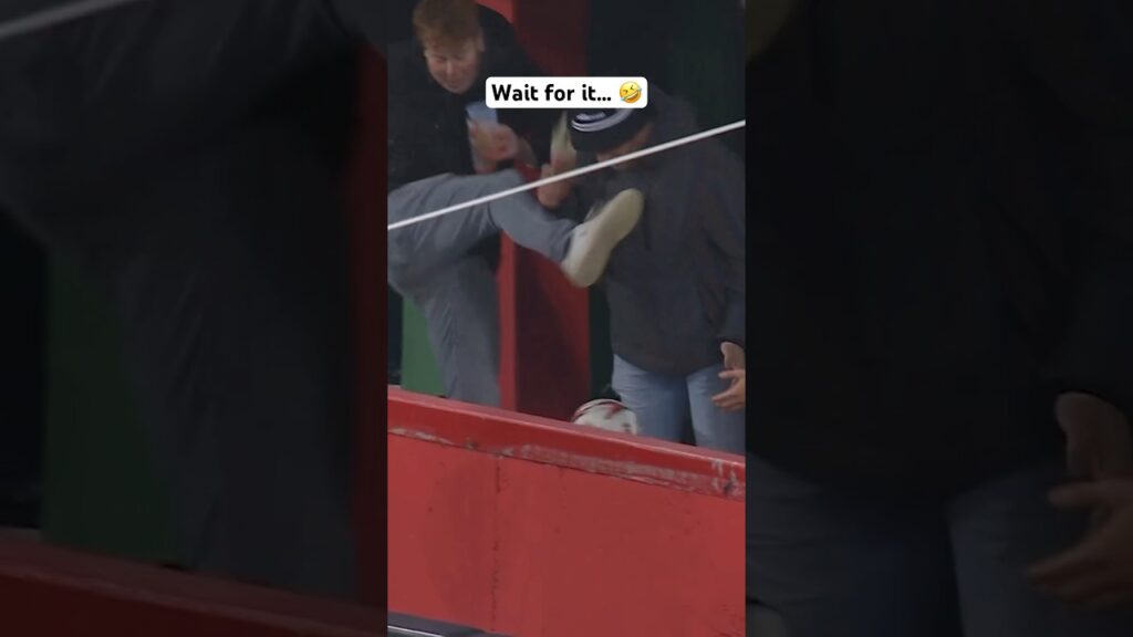 HILARIOUS Europa League moment! 🤣