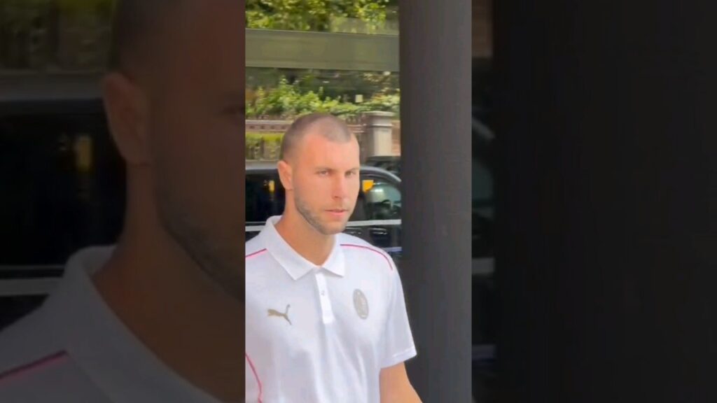 🔴⚫️#Pavlovic diretto in sede per firmare ✍️ con il #Milan #short