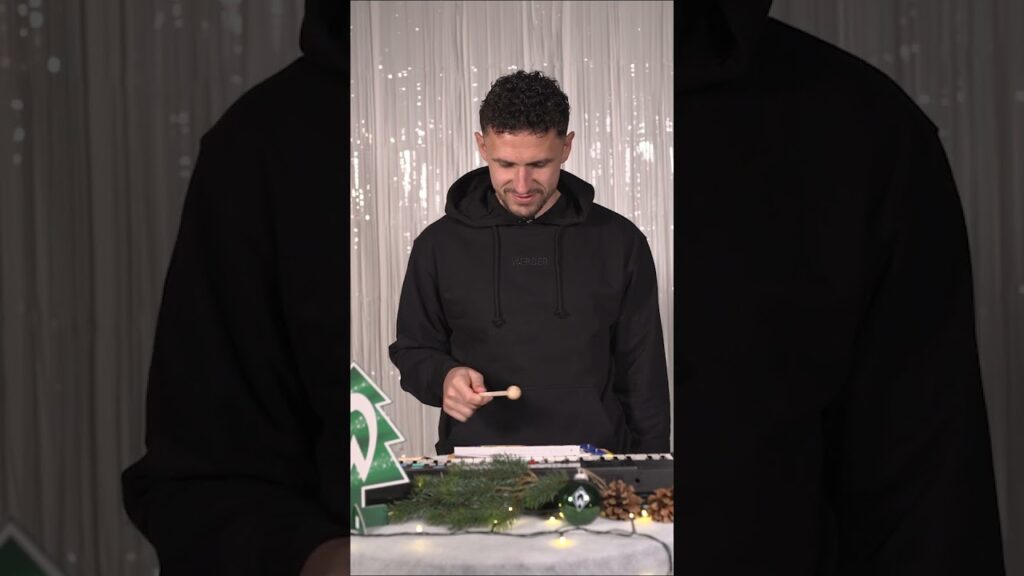 Milos Veljkovic am Xylophon | TÜRCHEN 2 - JINGLE BELLS Adventskalender | SV Werder Bremen