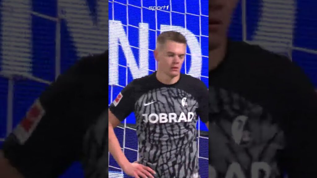 Ganz bitteres Eigentor! 😐 #shorts #bundesliga