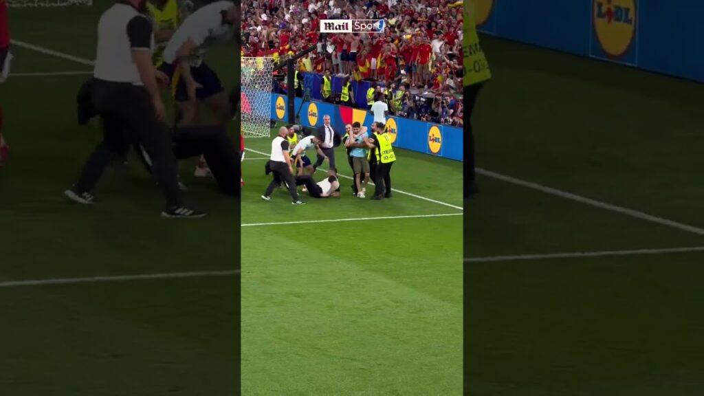 Alvaro Morata looks SERIOUSLY INJURED due to pitch invader! #shorts
