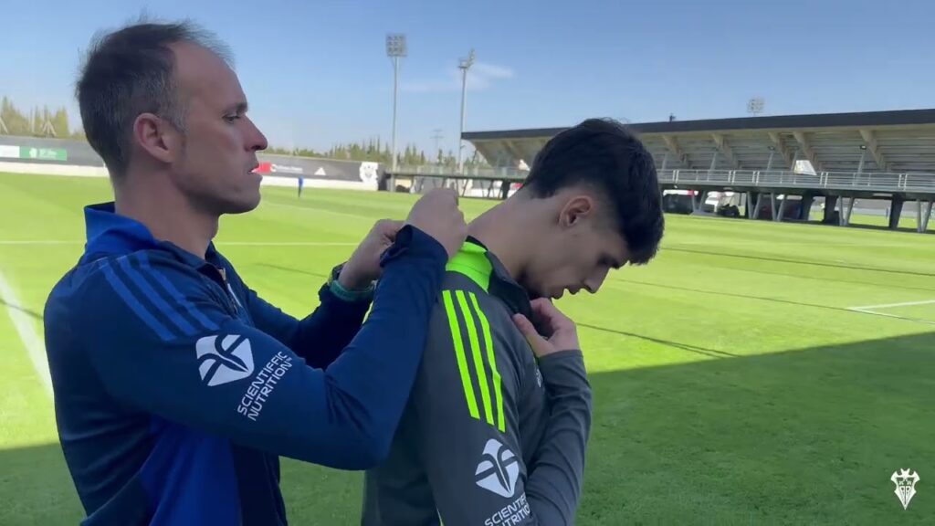 Pepe Sánchez ya ejerce de albacetista. “𝘝𝘦𝘯𝘨𝘰 𝘢 𝘥𝘢𝘳 𝘵𝘰𝘥𝘰 𝘭𝘰 𝘲𝘶𝘦 𝘵𝘦𝘯𝘨𝘰, 𝘢 𝘭𝘶𝘤𝘩𝘢𝘳”.