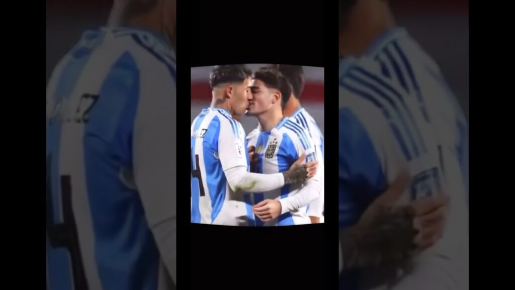 Beso entre Julián Álvarez y Enzo Fernández #selecciónargentina