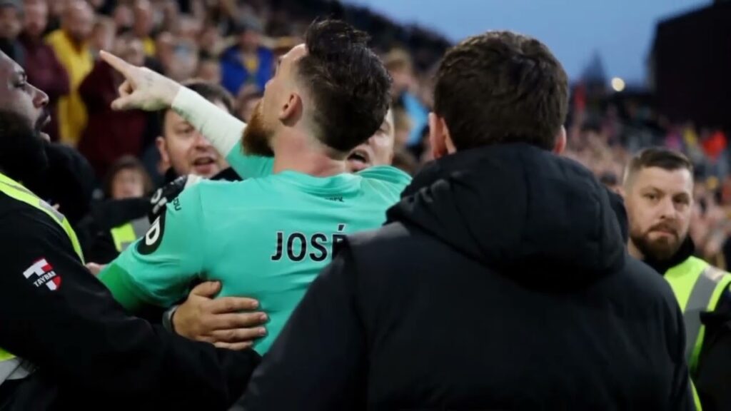 Jose Sa jumps frustrated with own fan vs Bournemouth Jose Sa jumps frustrated with own fan vs Bournemouth