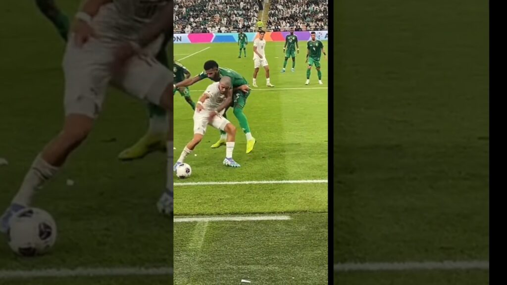 Ragnar Oratmangoen dan Ali Al Bulayhi jadi sorotan karena keduanya sempat terlibat duel sengit