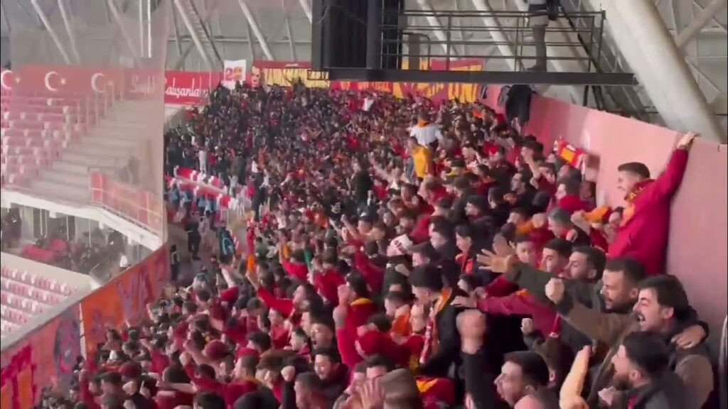 Yunus Akgün'ün Golünden Sonra Bizim Tribün!! Sivasspor 1 1 Galatasaray Ultraslan