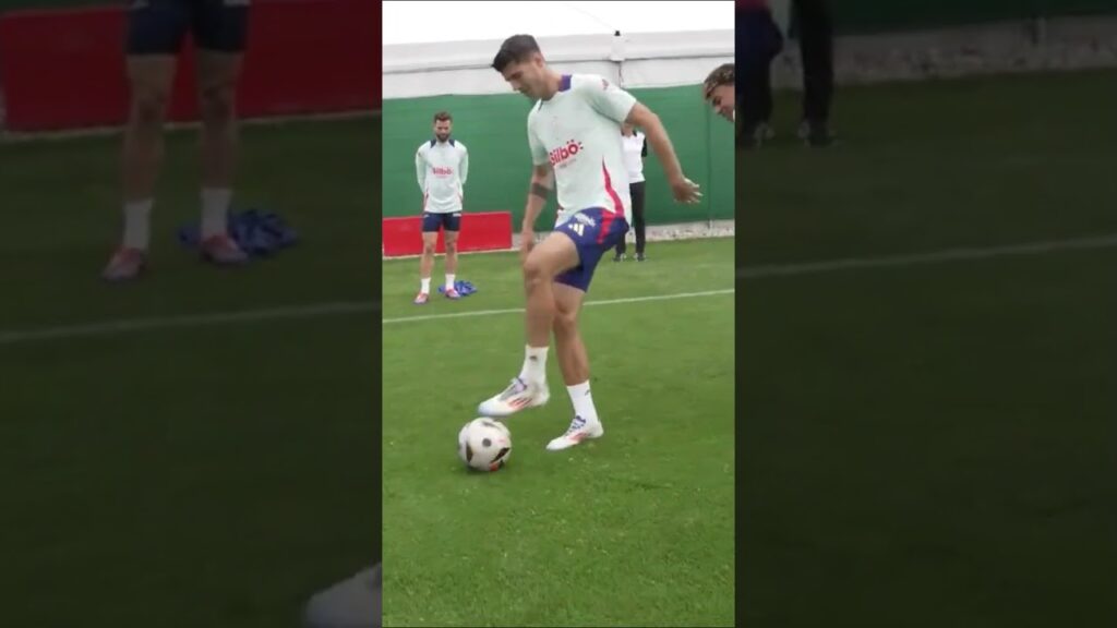 Resenha pura! Morata x Lamine Yamal no treino da Espanha #shorts