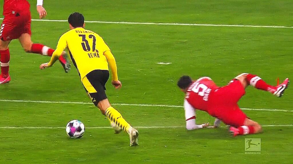 Giovanni Reyna was a MENACE at 17 | vs Freiburg