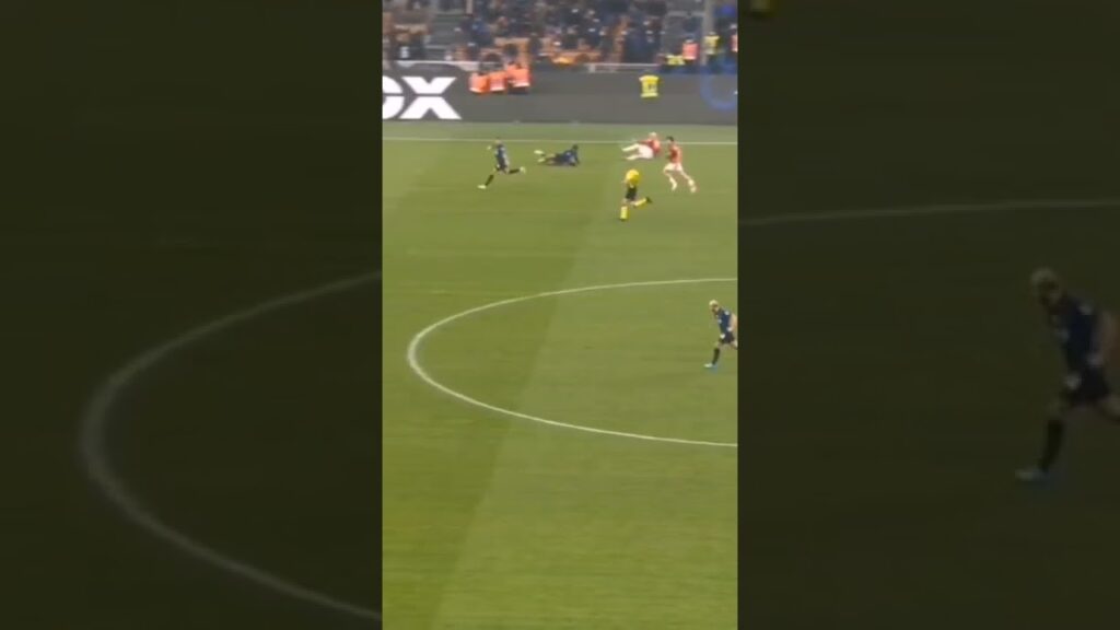 Theo vs Dumfries 🥶