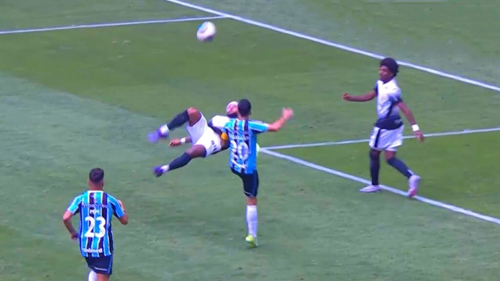 Memphis Depay Scores BICYCLE KICK GOAL vs Grêmio | 08/12/2024