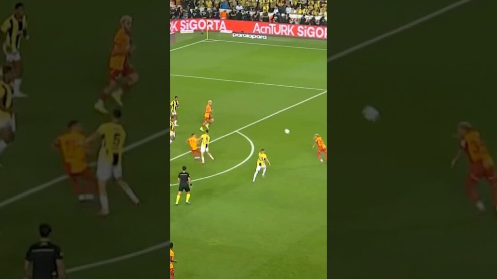 Torreira attı Livakovic’e yazıldı. Galatasaray derbide öne geçiren gol Torreira’dan. #galatasaray