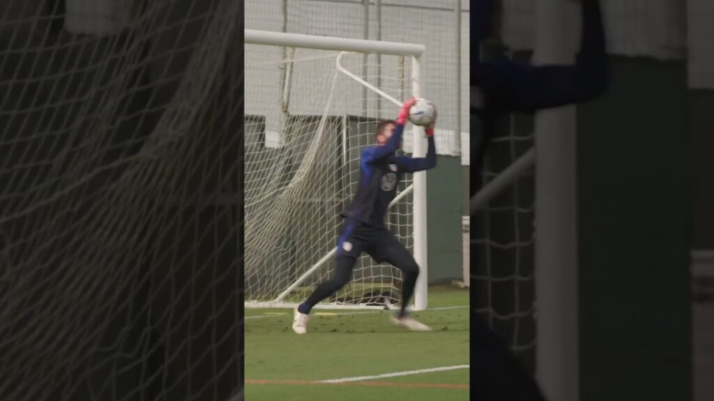 Matt Turner beast mode in training🤯🇺🇸...#goalkeepers #goalies #arsenal #ussoccer Credit: U.S. Soccer
