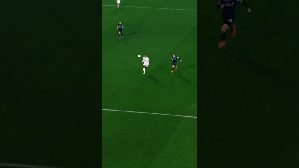 The pass from Vinicius Jr 😮‍💨