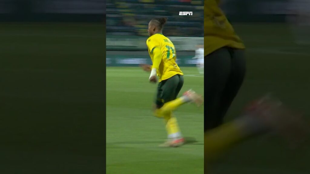 Tijjani Noslin of Gareth Bale? ⚡😉