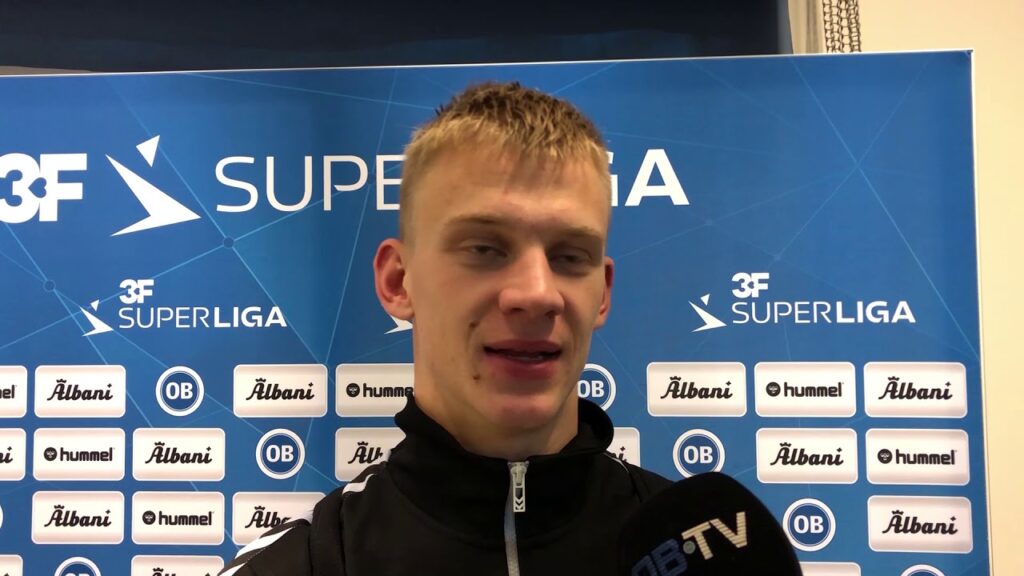 - Drengene kæmpede røven ud af bukserne