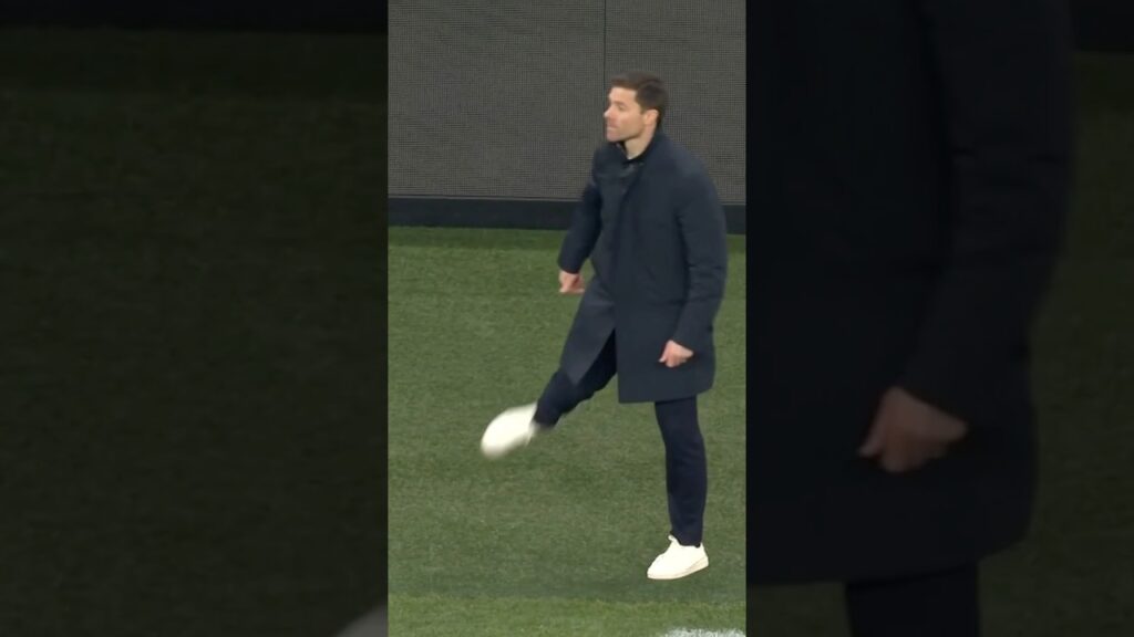 Xabi Alonso with the assist 🤣