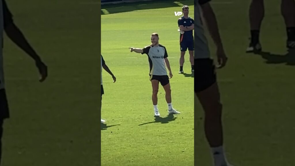 Lachende Koopmeiners bereidt zich met Juventus voor op duel met PSV! 😁🔥 #juvpsv