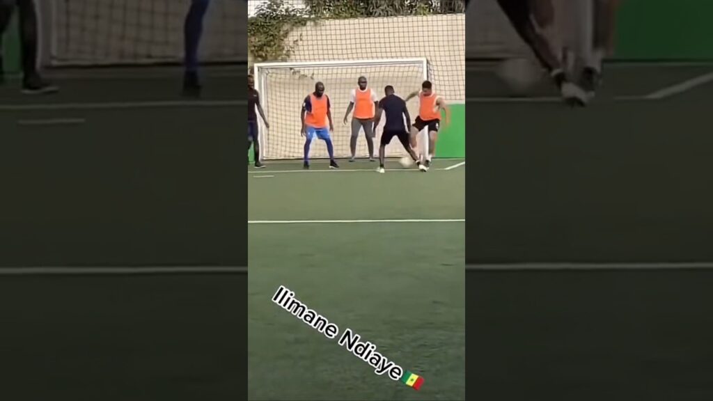 ILIMAN NDIAYE DANSE AVEC LA BALLE. Fantastique !