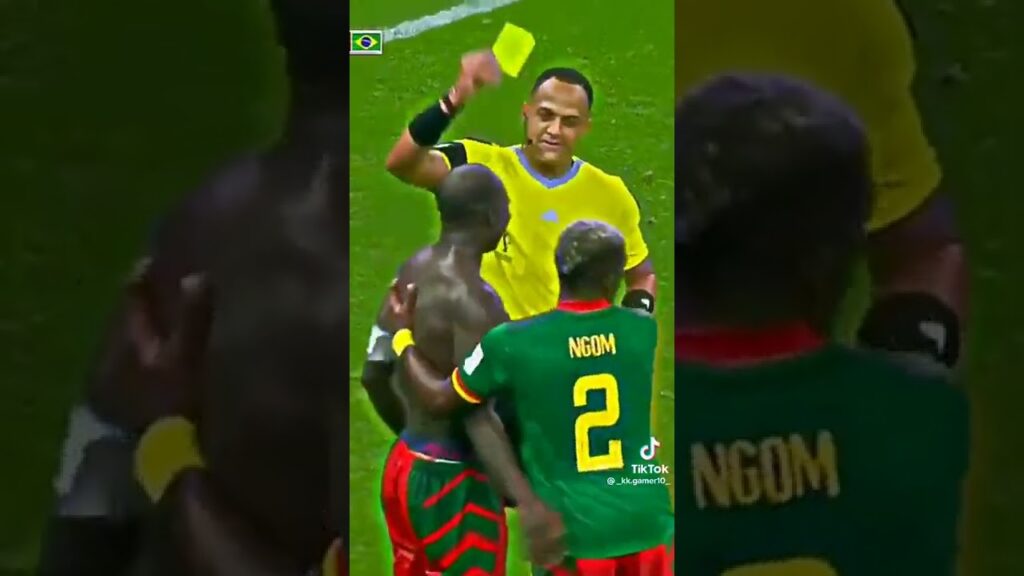 Referee Shaked Vincent Aboubakar before giving him a red card 🐐