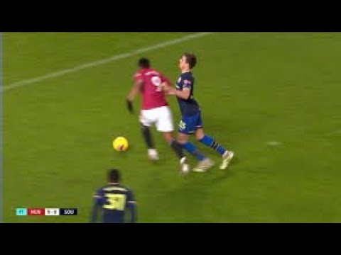 Bednarek CONTROVERSIAL red card vs Manchester United