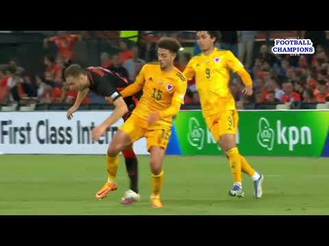 Ethan Ampadu-Teun Koopmeiners prallte gegeneinander, Niederlande-Wales, UEFA Nations League 2022